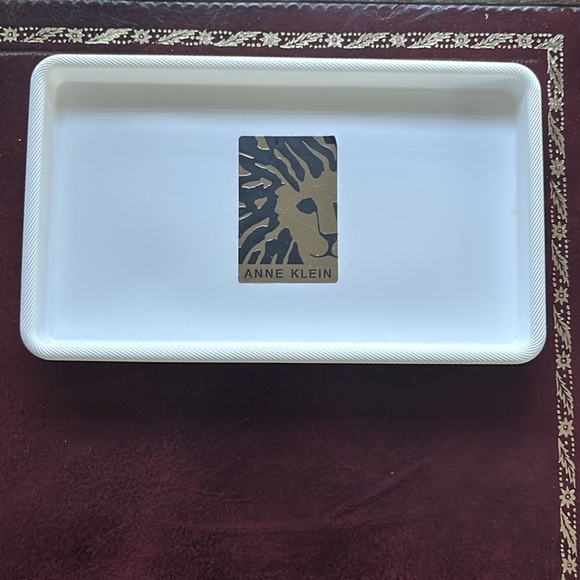 Anne Klein Home Modern White Rectangular Tray NEW - Picture 10 of 14